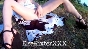 I'm in the Park Reading a Book, but I Forgot That I Didn't Put on Panties Because It's so Hot. Elsarixterxxx
