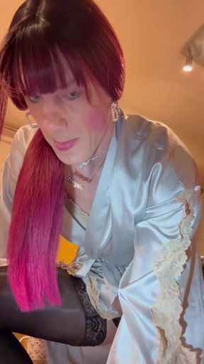 Jess Silk Rides Dildo