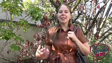 Alice, la bombe atomique, savoure deux bites en m&ecirc_me temps