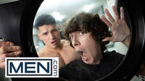 Hot - Cristiano wird so durchgeknallt, wenn er sieht, wie Hot Kerl Malik Delgaty sein Hemd auszieht