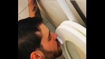 Dirty toilet lick