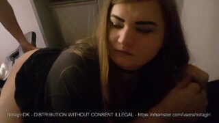 Kövér amatőr transzvesztita ruhában durva anális döngetéshez és szopáshoz