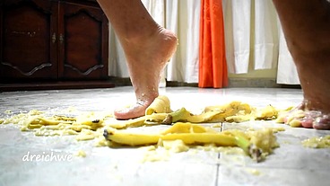 Crushing 6 bananas