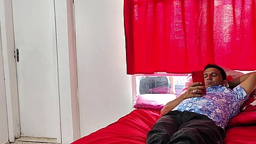 Padrasto leva uns tapas da entiada por quarto está sujo, a inocente leva uma surra de piroca na bunda