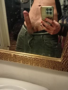 solo boy jerking at the mirror, and cumshot yeey