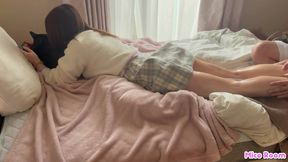 [1]ゲーム中の巨乳彼女のスカートに手を入れて悪戯しながら触りまくってそのまま生挿入-日本人カップル/素人/個人撮影/寝バック