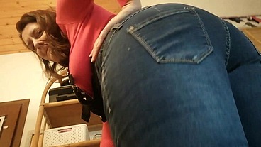 Wet all the jeans full of warm pee