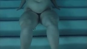 Underwater SSBBW Thighs Shake