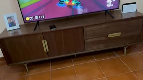 tentando al vecino con mis dotes a ver si me coge, dicen que esta vergon