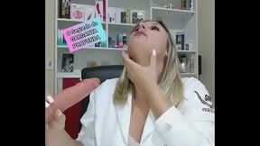 Doutora ensinando para as meninas como fazer oral