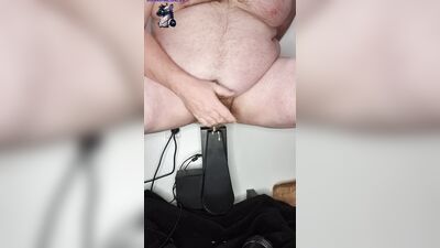 White kiwi bear from NZ. First time fuck machine anal.