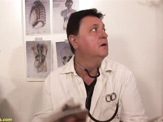 Redhead pregnant screwed at the clinic