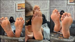 Meriam - Real sweaty spreadable fat toes