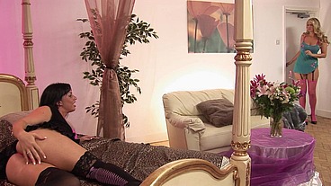 Jordan Kingsley And Kerry Louise Fuck In Lesbian Scene