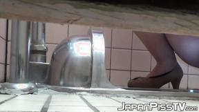 ”Charming Asian ladies close up caught peeing on”