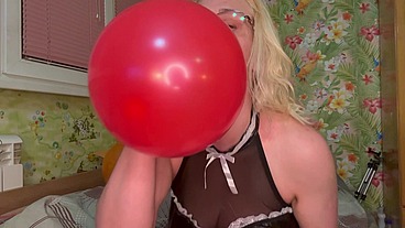 Lap dance and cum on balloons, balloon on dildo ride