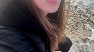 Blowjob on the beach from a slutty stranger-Eva Last