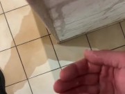 Branlette rapide dans la cuisine pour la 3eme fois