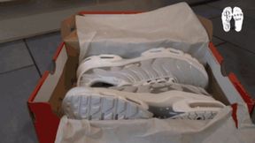 Brand new Nike TN Sneakers gets brand marks