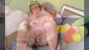 ”OMAGEIL Old Woman Ladies Shows Homemade Nudes”
