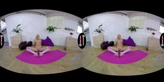 VR stretching with Daisy Lee