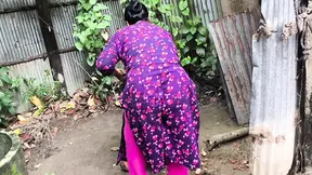 Desi bhabi sex with her young boyfriend outdoor from home