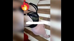 HERMOSA CHICA POSANDO PARA MOSTRAR SU BELLEZA, DIGNA DE PROPUESTA DE MATRIMONIO