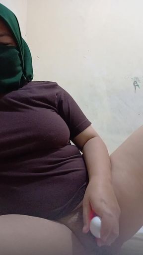 Young Woman With A Busty Pussy Body   Clip 2