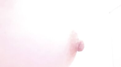 Bubble-covered nipple masturbation【Angle from the side】