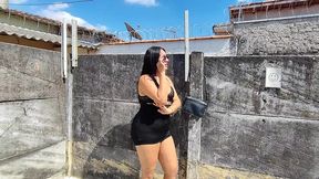 puta ve novinho passando e arrasta ele pra um local abandonado e ele fode seu cu no pelo