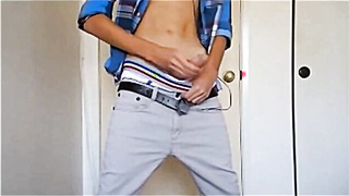 Twink Amateur Gets Off on Sagging 2