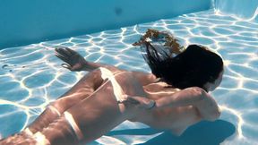 Fernanda's Aquatic Seduction