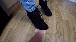 Chelsea's Hand Trampling Suede Boots (4K)