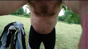 nylonjunge mit prostata plug auf fahrradtour 2019