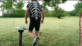 nylonjunge mit prostata plug auf fahrradtour 2019