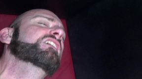 2133 un mec style step daddy donne son cul a la pornstar delta kobra