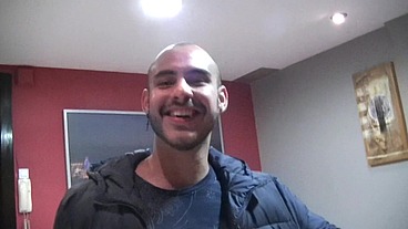 2242 tres beau mec barbu donne son cul en jockstrap à son poteVoici MICKAEL un...