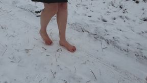 Aliona Walking Barefoot on Snow, barefoot snow walking, frozen feet, girl barefoot walking on snow