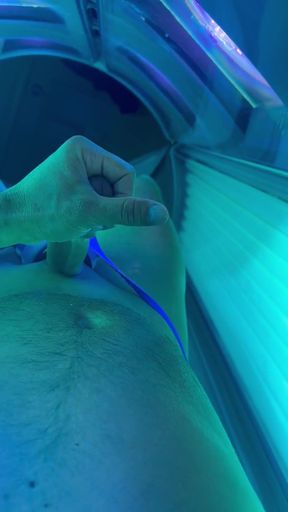 Hot n horny at the tanning salon