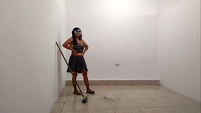 TRABAJADORA DE LA LIMPIEZA SE REUNE CON SU AMIGA A CONVERSAR SOBRE EL TRABAJO, LUEGO LLEGA EL HIJASTRO DEL JEFE Y LO INVITA A FOLLAR PARA CONSEGUIR UN GALARDON LABORAL Y RECONOCIMIENTO. PORNO REAL EXCLUSIVO