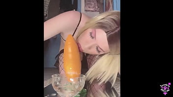 Huge Neotori Carrot Dildo Vs Jessica Bloom