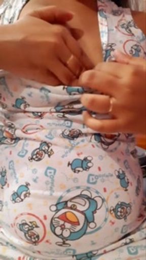 Srilankan Hot Slut Wife Natural Tit play කැම්පස් බඩු අක්කා ලීක් ගෙඩි මිරිකලා ගන්න සැප