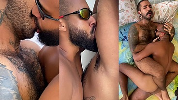 Sarro e beijos com muita saliva de dois pretos