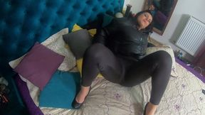 leather leggings & downjacket blowjob – cameltoe, cum & broken heels