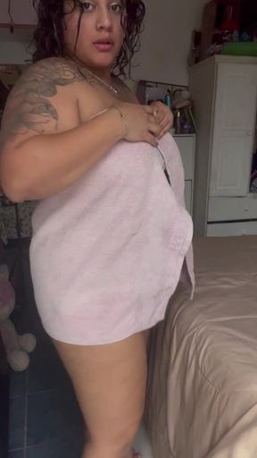 Scaly girl gets a sloppy blowjob