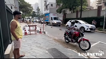 Fui entregar o iFood e era na casa do Marcos Goiano, tive q subir pra conferir a mamada do maior putinho do Brasil