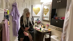 Emo CD puts on buttplug and wanks off