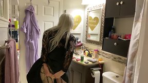 Emo CD puts on buttplug and wanks off