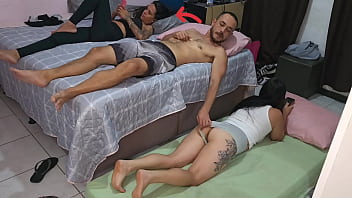 Esposa teve a m&aacute_ ideia de dividir o quarto com sua Amiga