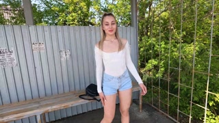 The girl from the stop jumped on the dick deep inside the pussy for E to pay money in the public